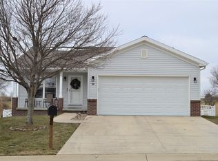 20 Barclay Ct, Bloomington, IL 61705
