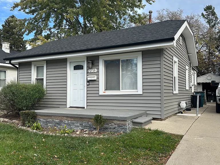 3238 Grayson St — Photo 1