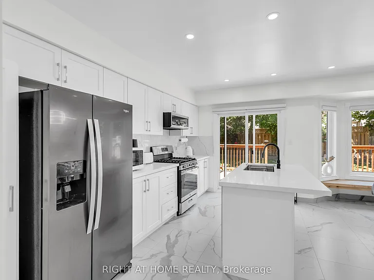 2029 Westmount Dr — Photo 10