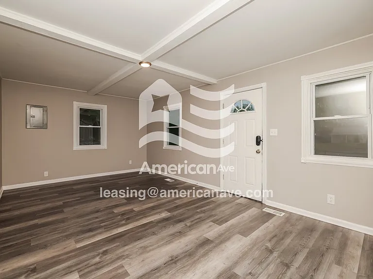 1564893_004_living_room_4.jpg