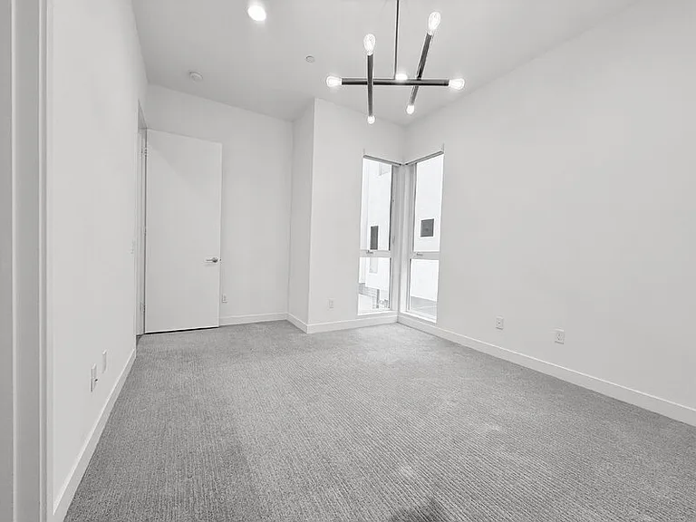 10917 1/2 Otsego St — Photo 17