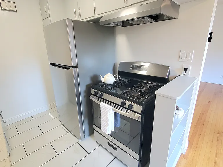 330 Orizaba Ave #7 — Photo 6