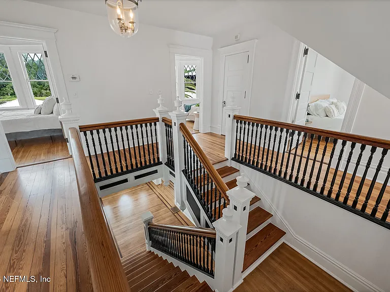 289 N Roscoe Blvd — Photo 15