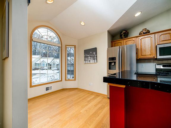 3rd image of 111 Rose Ct