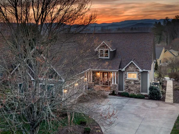 131 Cummings Cove Pkwy, Hendersonville, NC 28739