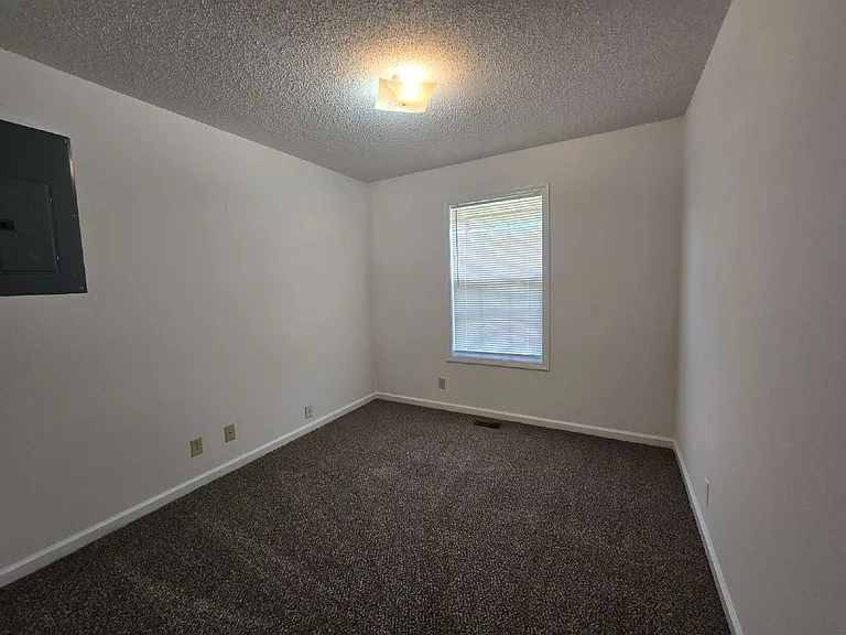 2408 N Ford St — Photo 15