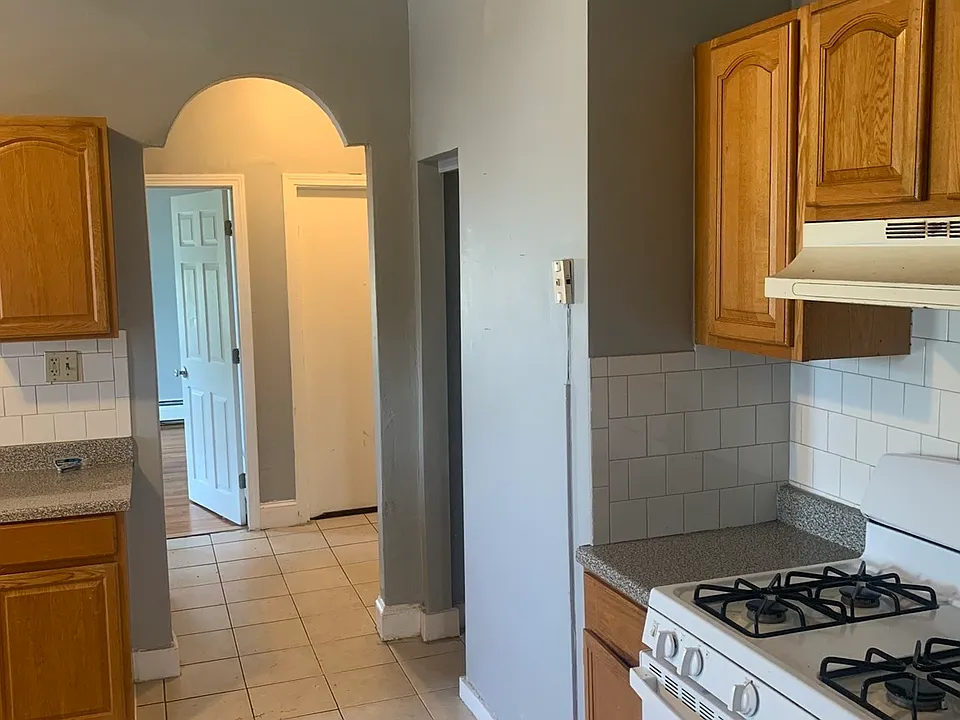 24 Arbutus St #5