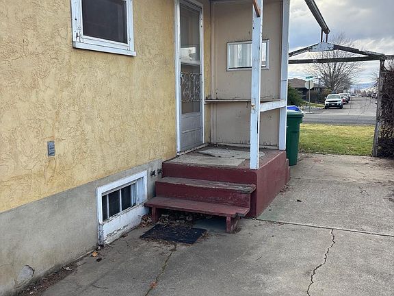 3rd image of 3313 4th St