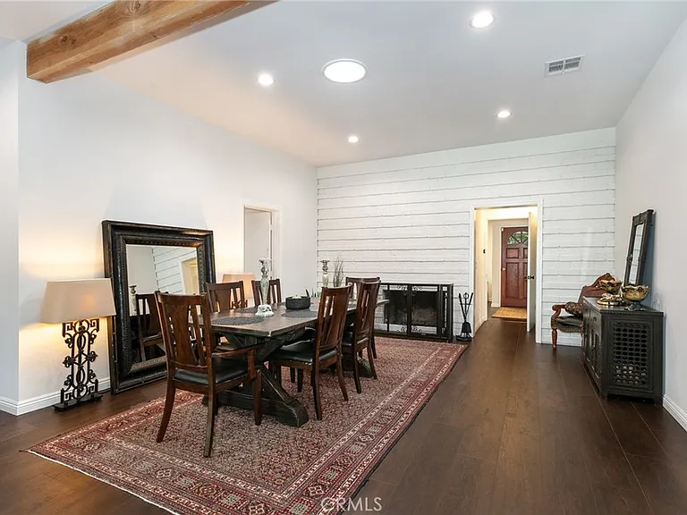 5825 Fulton Ave — Photo 8