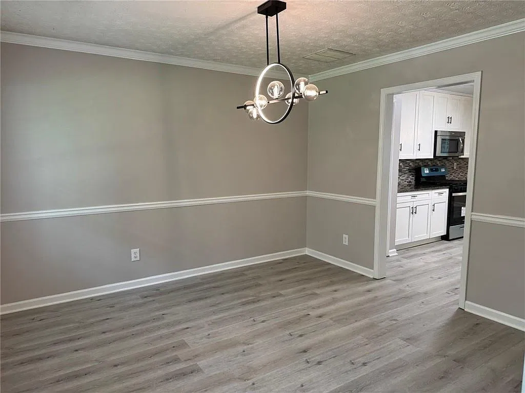 4 bed, 2.5 bath, 2332 sqft, $2,300 — Photo 4