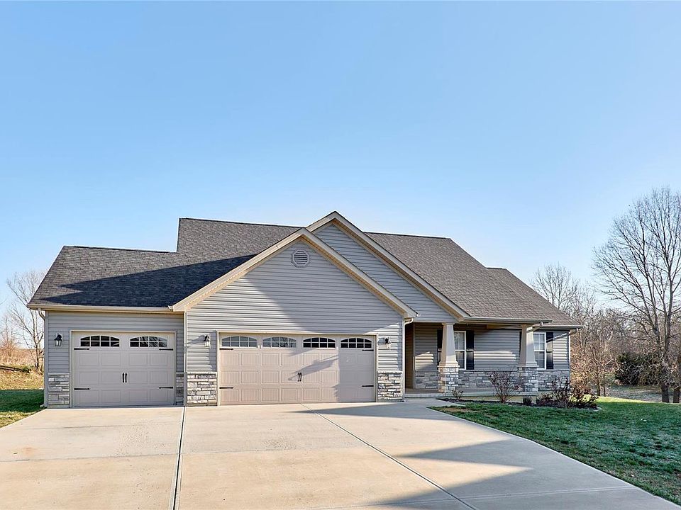 1st image of 424 Cass Dr