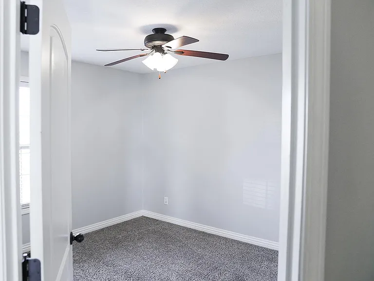 2604 W Garton Rd — Photo 14