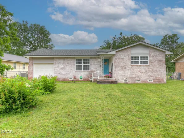 2024 E St NW, Miami, OK 74354