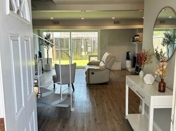 1404 N Tustin Ave Unit L2, Santa Ana, CA 92705
