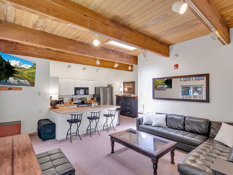 914 E Waters Ave #21 — Photo 2