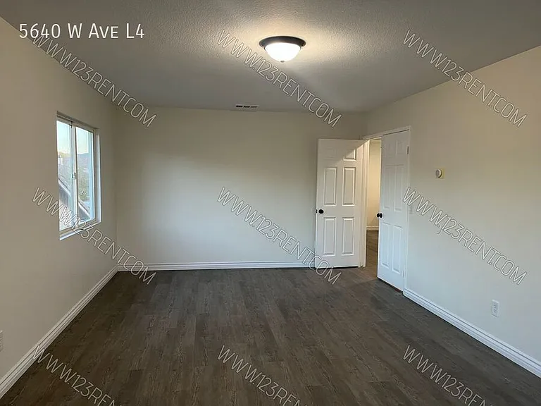 5640 W Avenue L4 — Photo 36