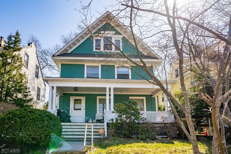 1st image of 554 Lincoln Ave
