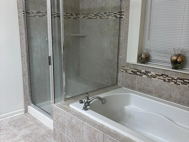 9820 Leighland Ct — Photo 10