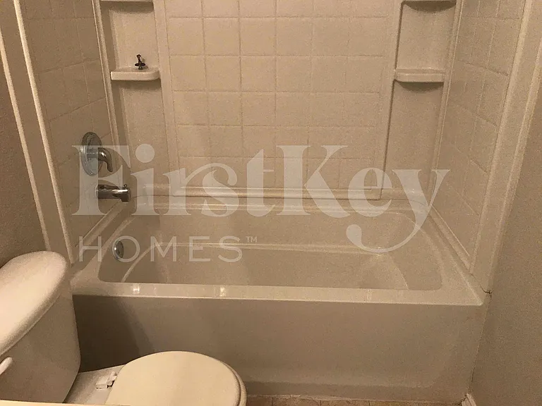 429 W Clover Park Dr — Photo 44