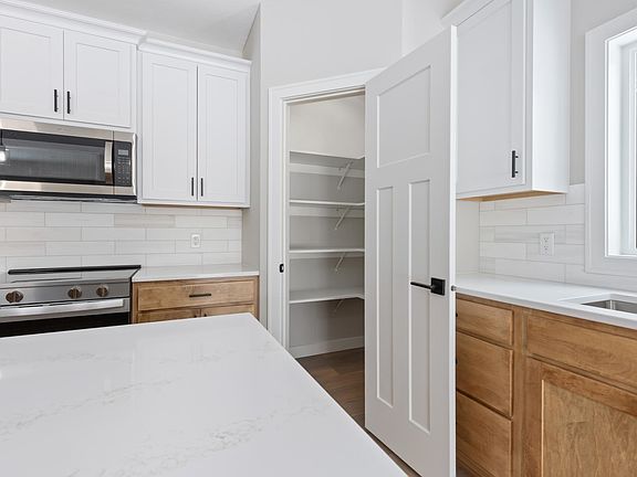 5th image of 30937 Gopher Ln