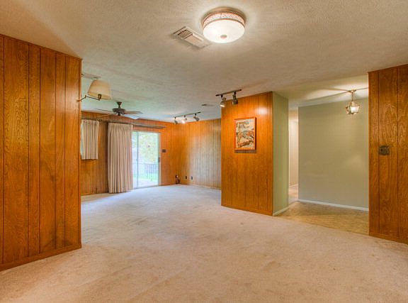 4th image of 105 Skyview Dr W
