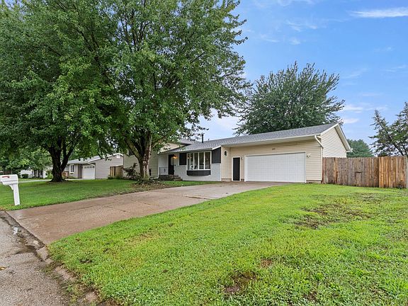 3rd image of 225 Melodie Ln