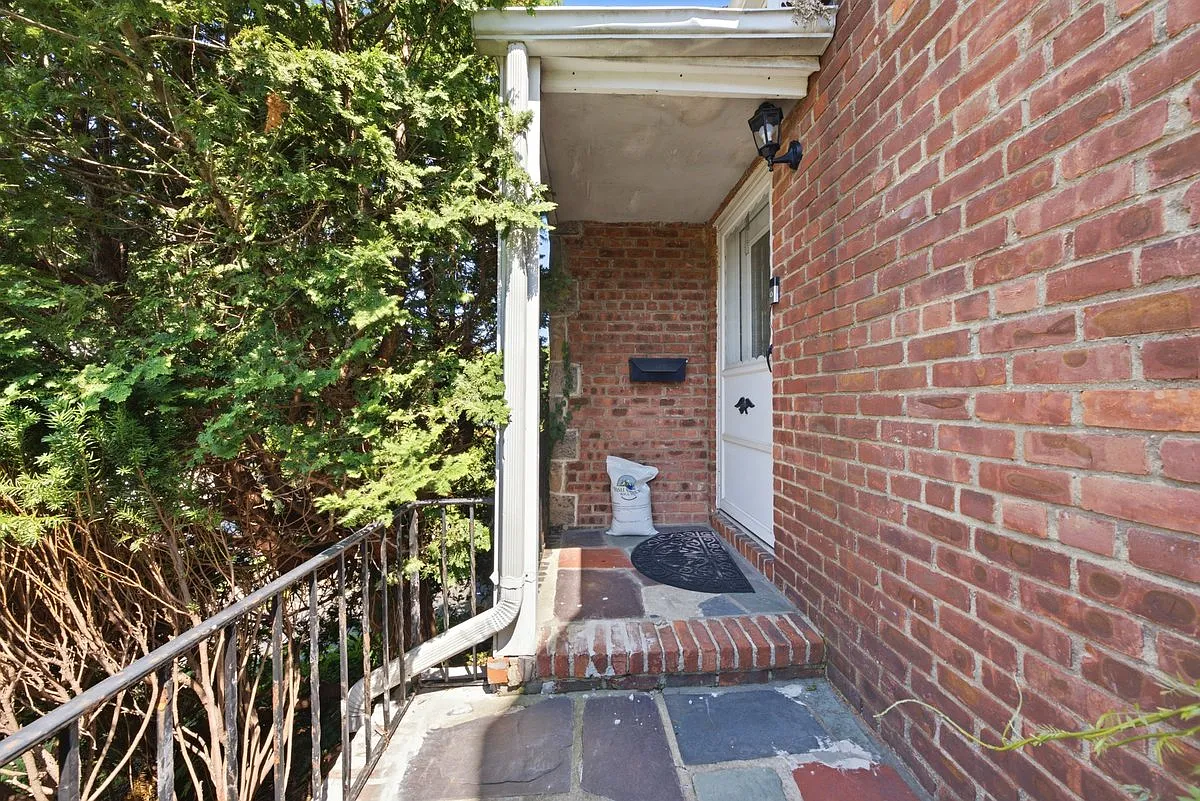 4 bed, 2300 sqft, $4,500 — Photo 3