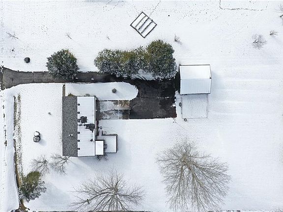 3rd image of 3410 Sandalwood Ave