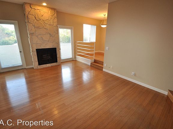 3rd image of 11315 Moorpark St APT 106