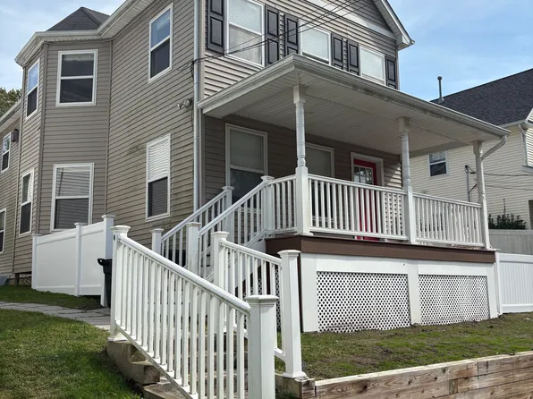242 Spring Rd #B, Huntington, NY 11743