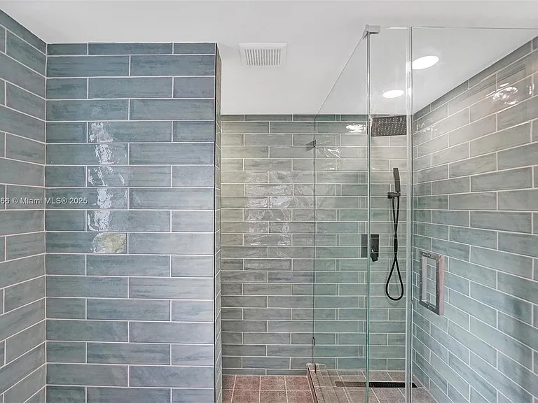 725 Harrison St — Photo 58