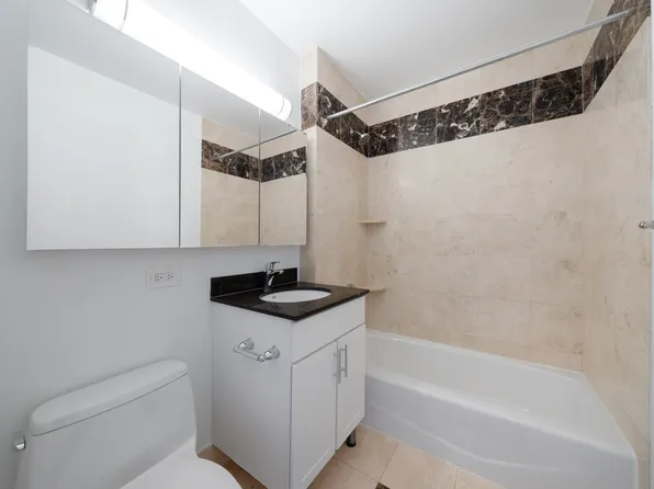 140 Riverside Boulevard image 9 of 28