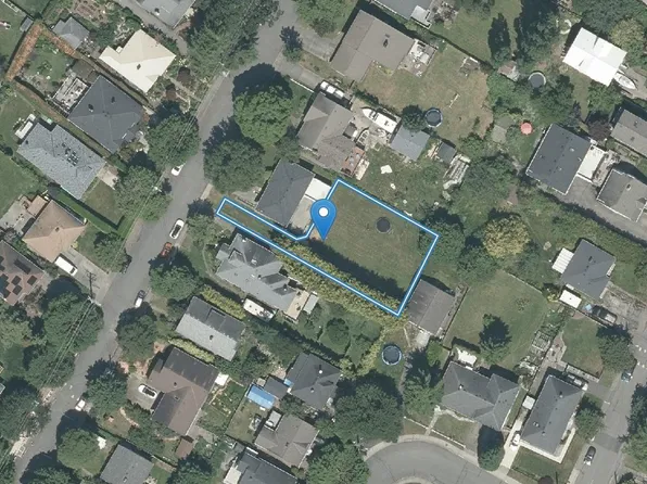 3141 Balfour Ave, Victoria, BC V9A 1R9