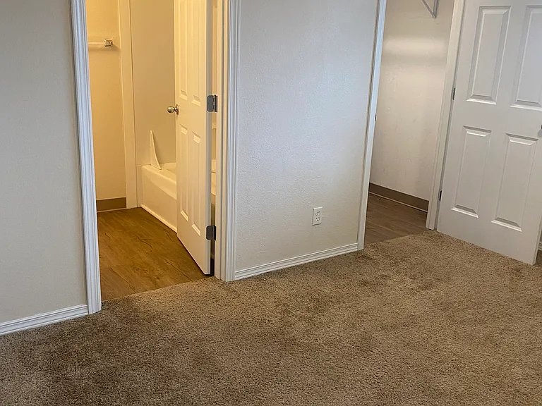Whitworth Apartments — Photo 14