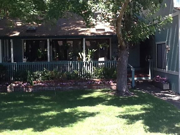 4th image of 831 Grove St