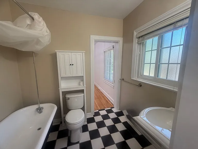 834 N Newport St — Photo 10