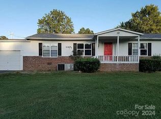 1279 Burnett Rd, Chappells, SC 29037