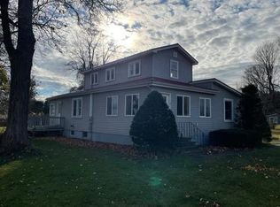 7 Prospect St, Rouses Pt, NY 12979