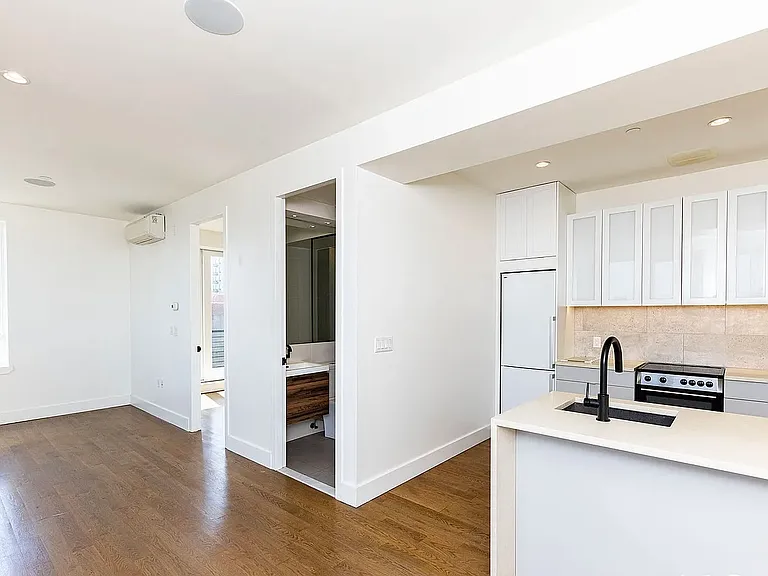 162 Central Ave #4 — Photo 2