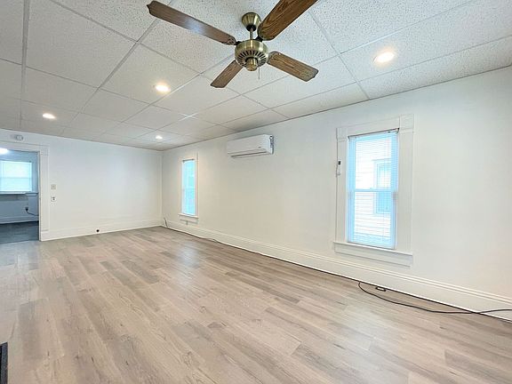 3rd image of 115 E 11th Ave
