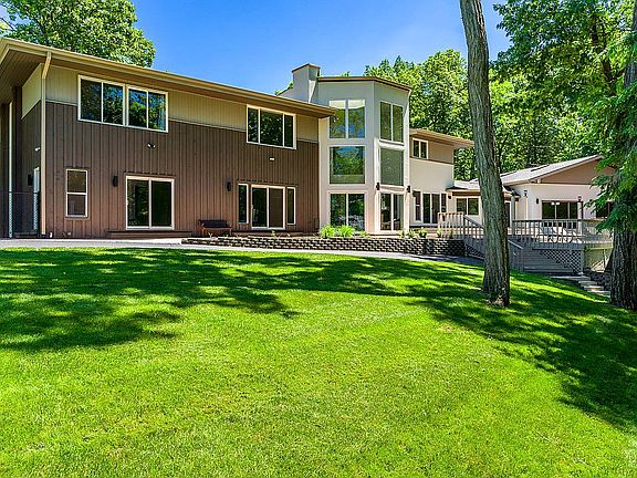 4th image of 2415 Cerro Vista Dr