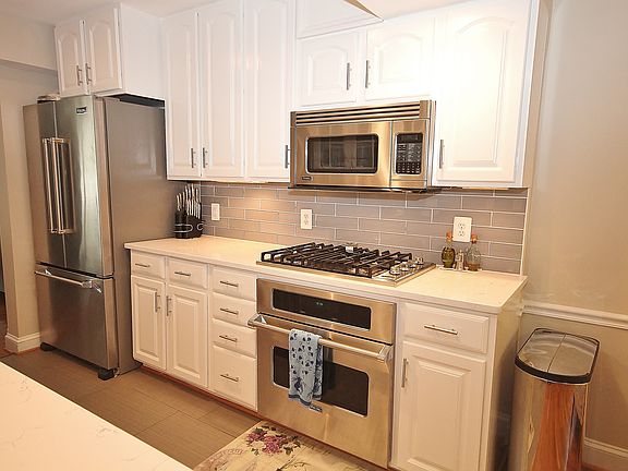 4th image of 328 N Royal St
