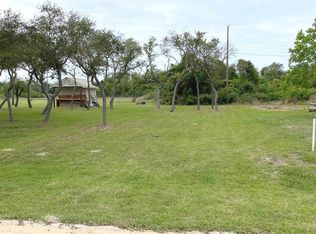 345 Bracht Dr, Rockport, TX 78382
