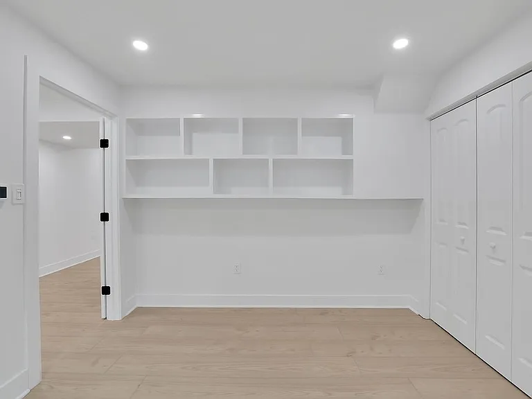 644B S Illinois St — Photo 2