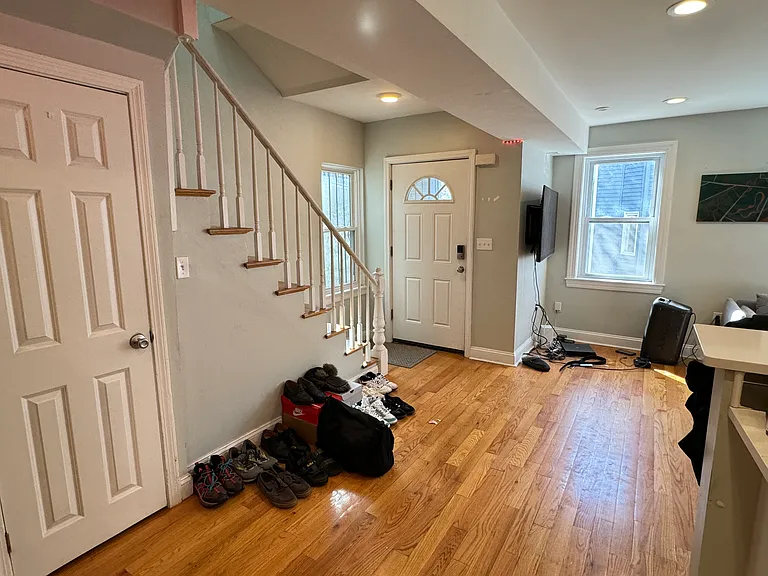 6 Saint James Pl — Photo 4