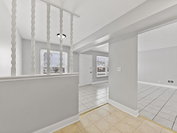 5th image of 1681 Queensbury Cir