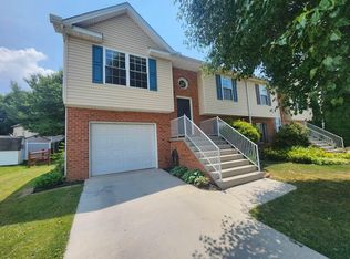 822 Logan Ln, Hanover, PA 17331