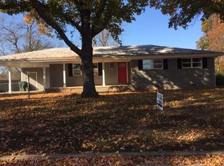 1233 S Paradise Ln, Fayetteville, AR 72701