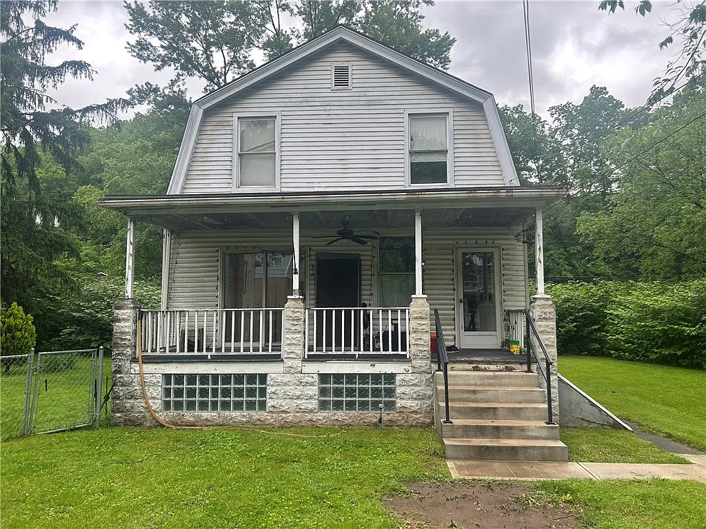 108 Leneake St photo 1