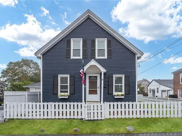 17 Oak Ave, Riverside, RI 02915